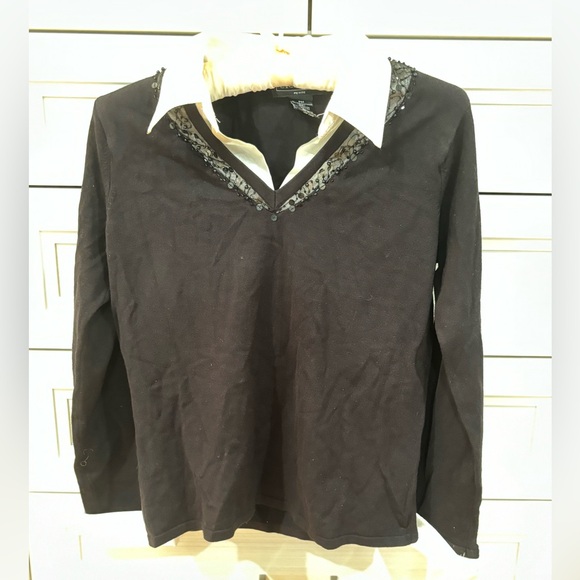 Black sweater with silky cream collar - Picture 4 of 8